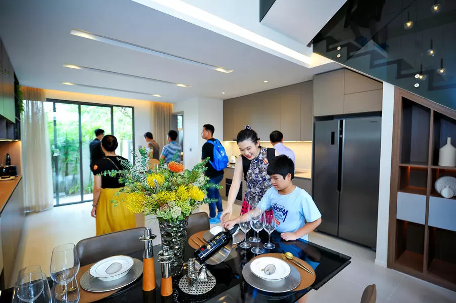 Khách hàng tham quan thực tế The Standard