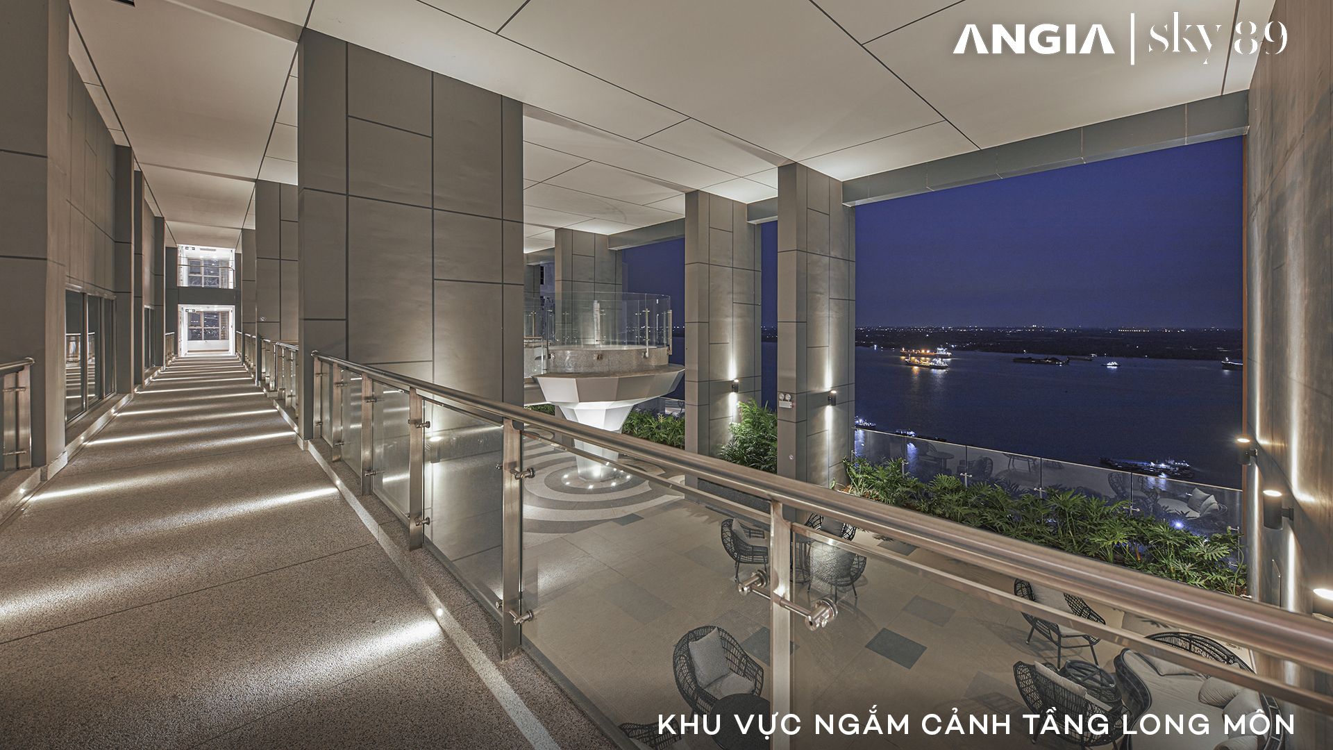 Khu vực ngắm cảnh tầng long môn Sky 89 về đêm