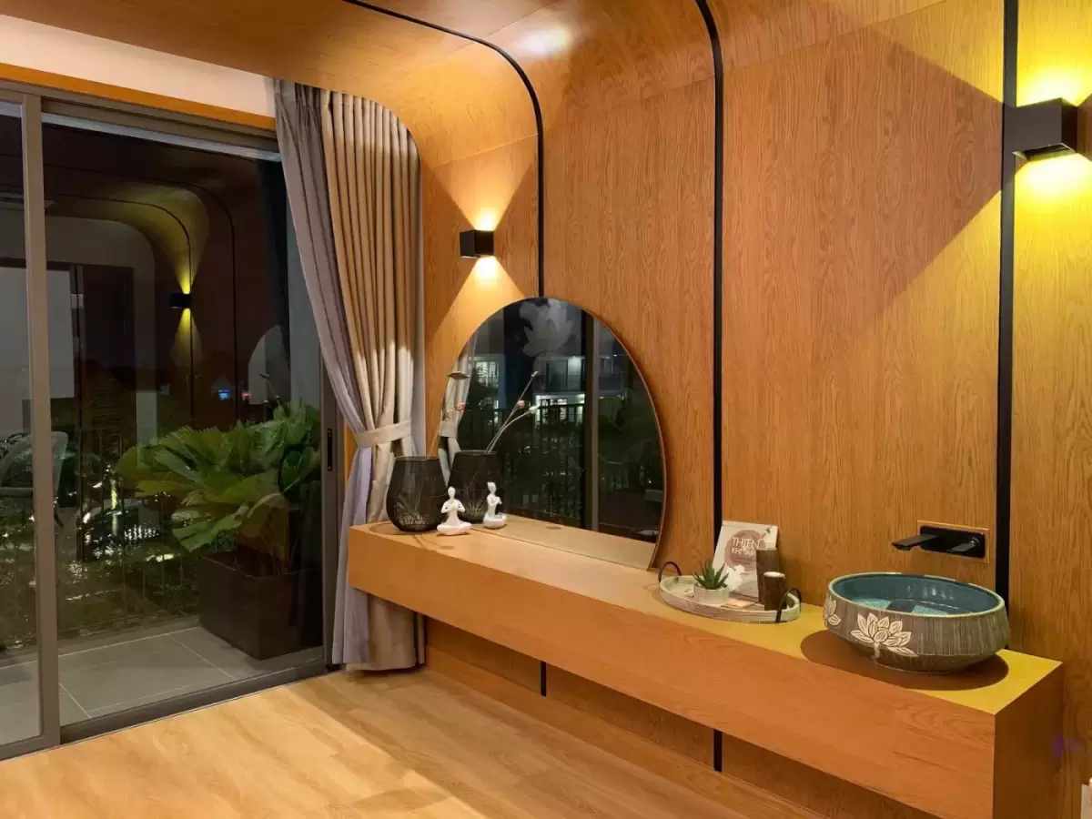 Bàn gỗ kiêm lavabo trong phương án nội thất nhà phố The Standard