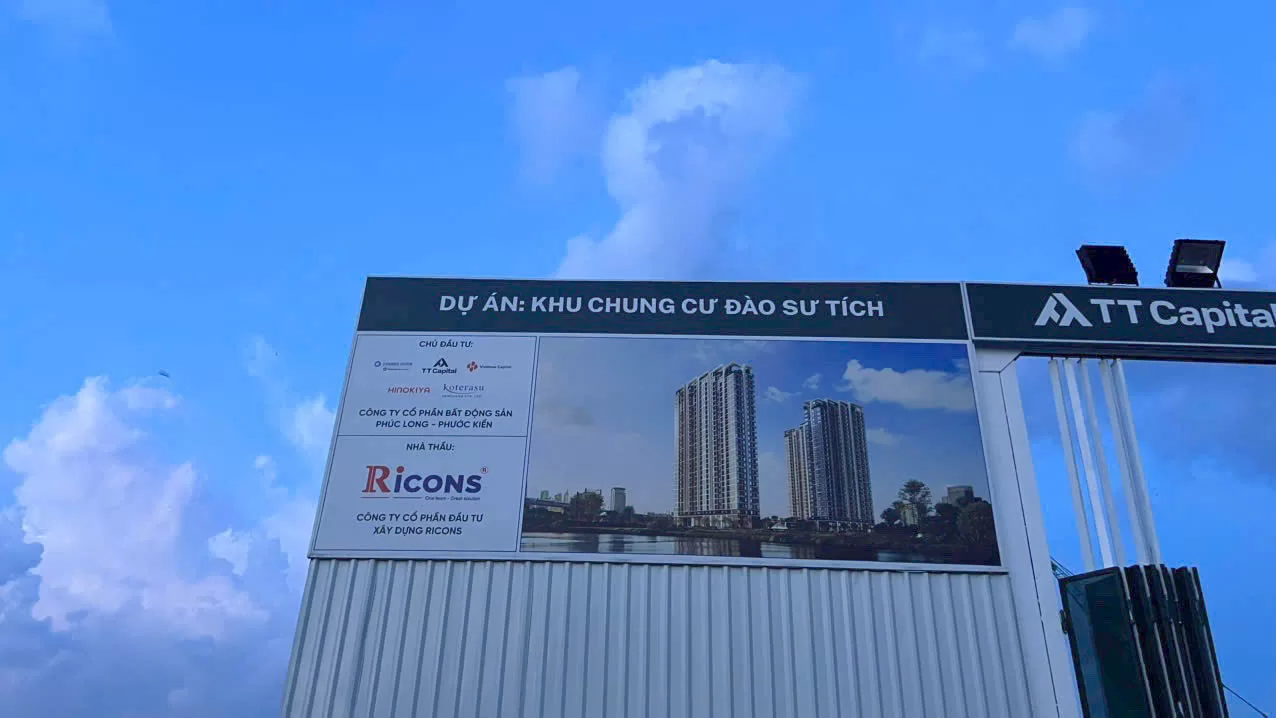 Bảng công trường ghi tên pháp lý Khu chung cư Đào Sư Tích