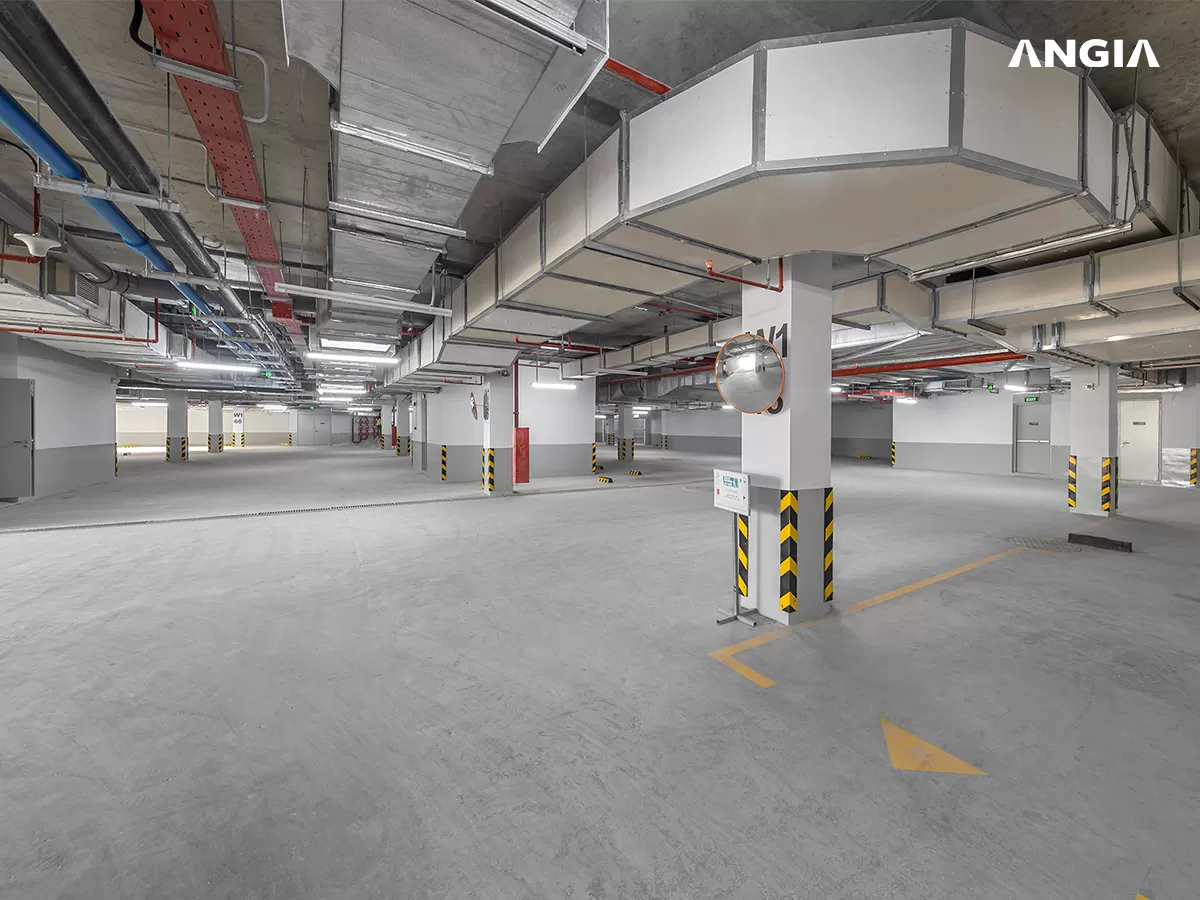 Tầng hầm gửi xe rộng có kẻ vạch tại Westgate Bình Chánh