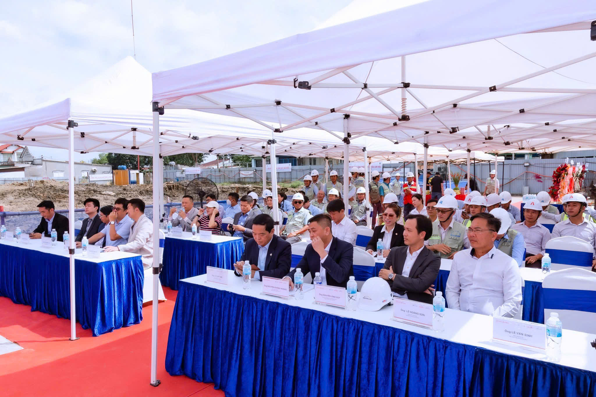 Toàn cảnh đại biểu khách quý và cán bộ kỹ sư tham dự lễ khởi công kết cấu phần ngầm River Collection ngày 09/09/2026