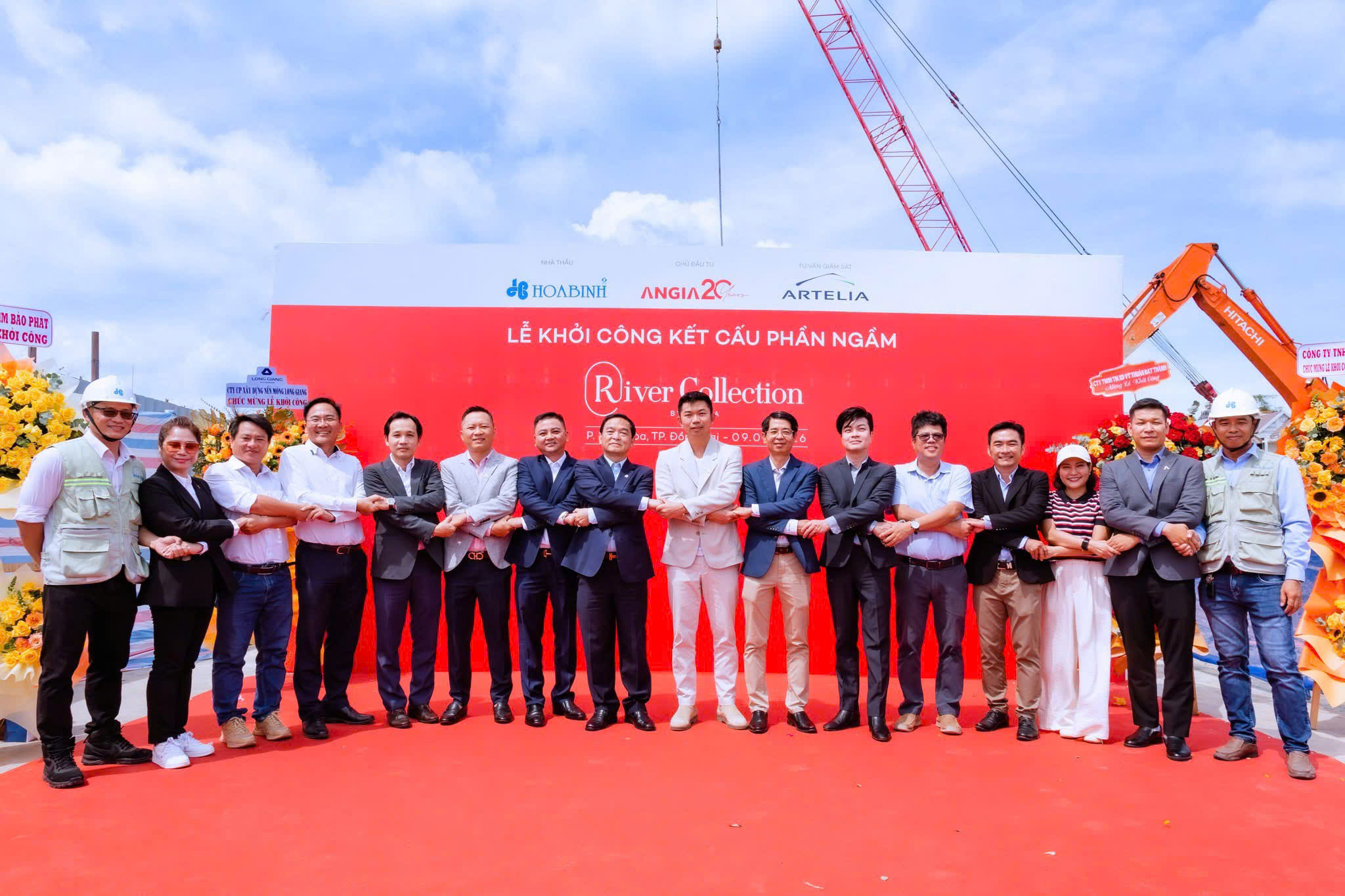 Ban lãnh đạo Tập đoàn An Gia và Tập đoàn Xây dựng Hòa Bình bắt tay hợp tác tại lễ khởi công kết cấu phần ngầm River Collection 09/09/2026