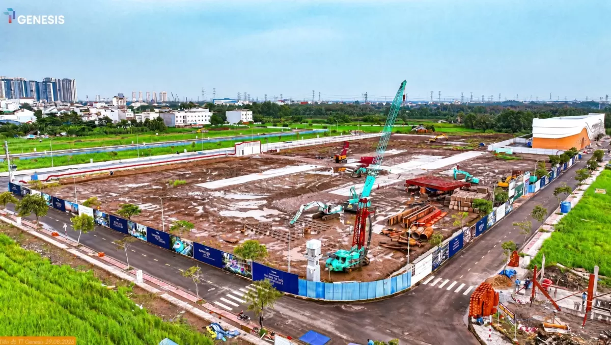 Máy khoan cọc nhồi và cẩu xích chuyên dụng phục vụ thi công móng cọc