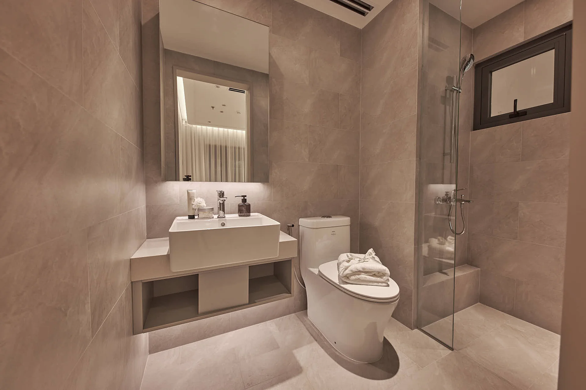 Phòng tắm Master cao cấp trang bị thiết bị vệ sinh Kohler tại River Collection