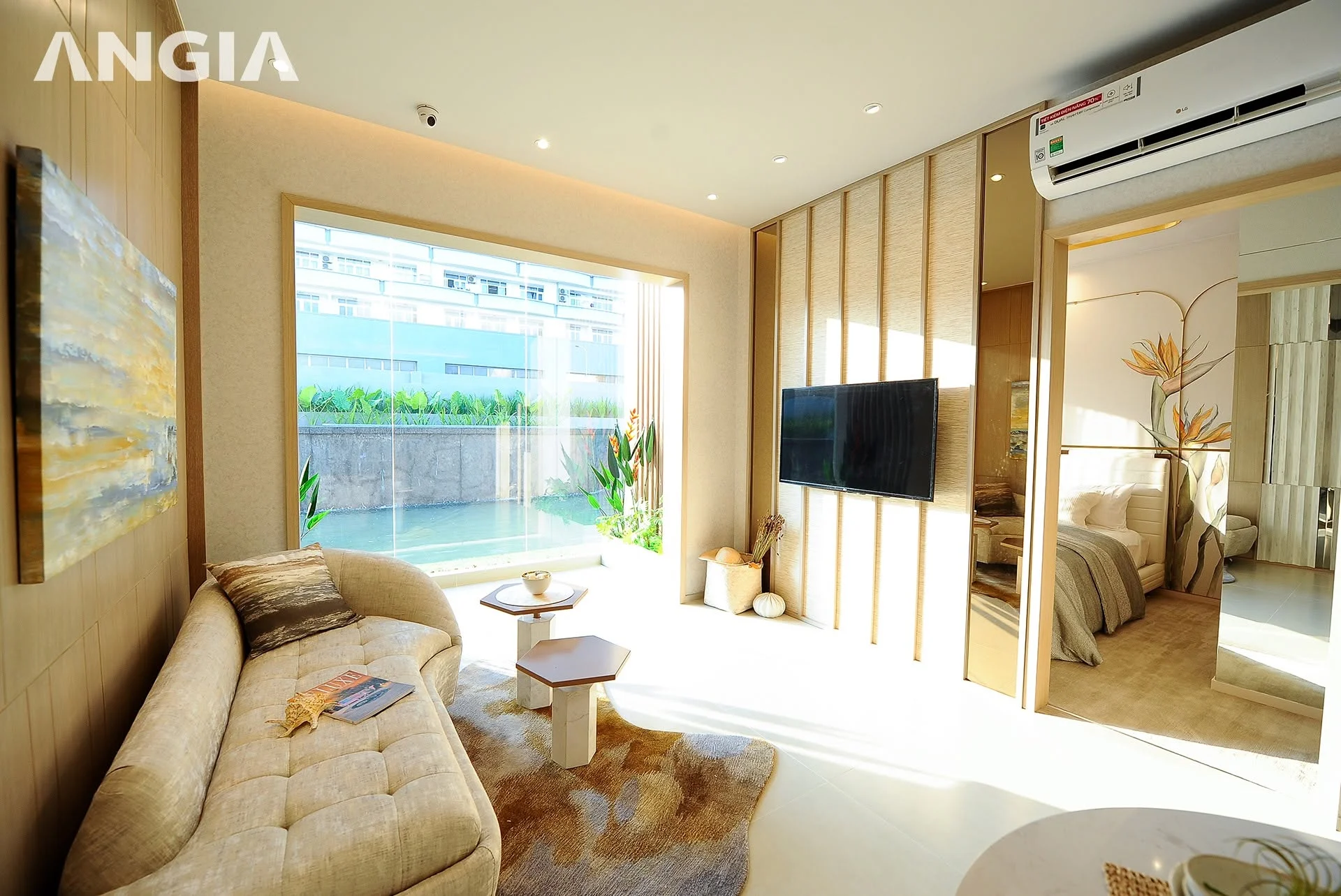 Phòng khách thực tế căn hộ The Sóng Vũng Tàu view hồ bơi và phòng ngủ Master