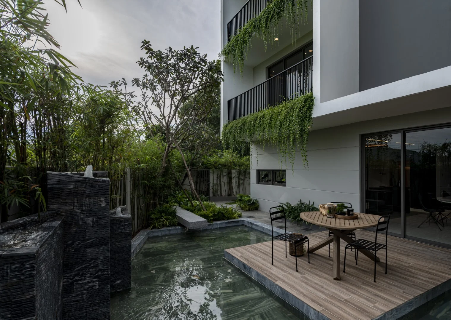 Thực tế phòng ngủ Master biệt thự The Standard