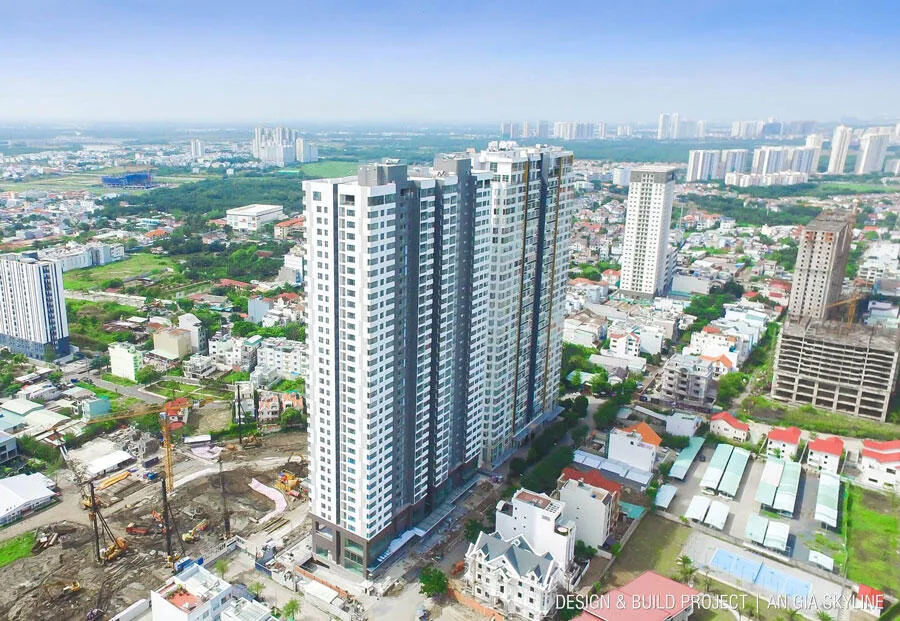 Góc nhìn flycam tháp căn hộ ven sông Sài Gòn