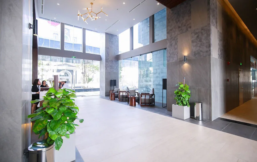 Sảnh đón tầng trệt sang trọng đón tiếp cư dân