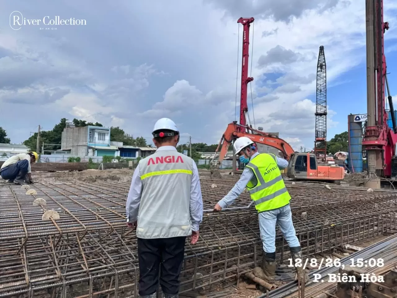 Kỹ sư Artelia và An Gia kiểm tra thép đài móng River Collection An Gia Biên Hòa (ảnh thực tế)